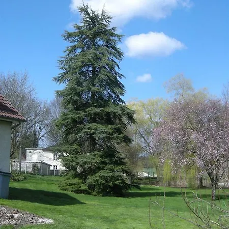 Le Grand Pre Bed & Breakfast 3*