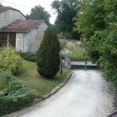 Le Grand Pre Bed & Breakfast 3*
