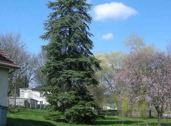 Le Grand Pre Bed & Breakfast 3*